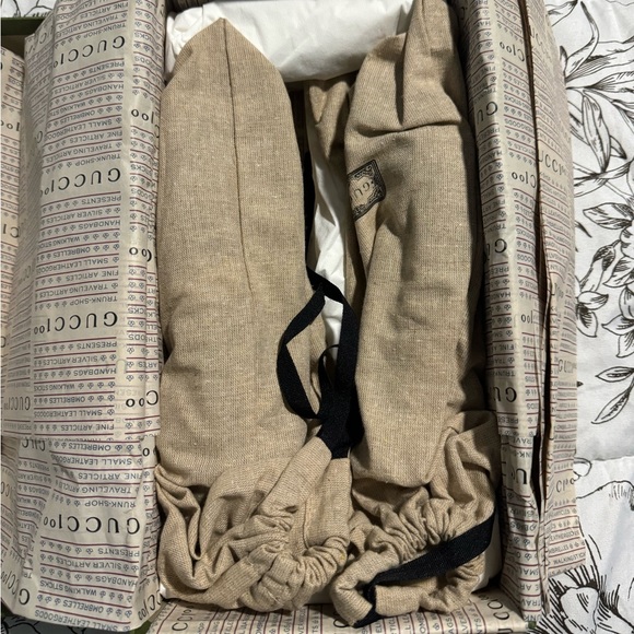 Authentic Gucci flats. Excellent condition. Size 37 Used once. - Picture 3 of 8